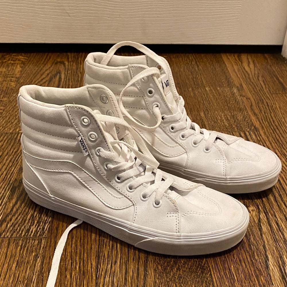 Women’s High Top White Vans Sneakers Size 9